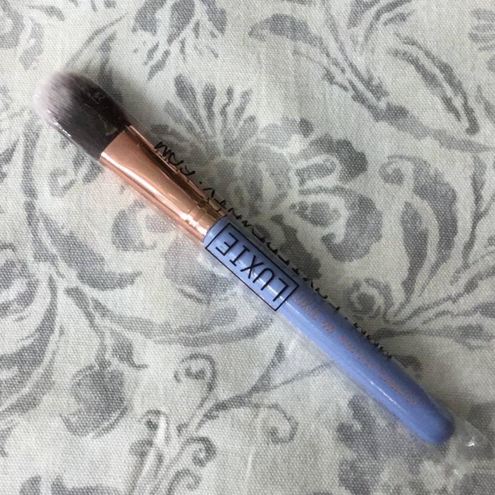 LUXIE 660 Precision Foundation Brush